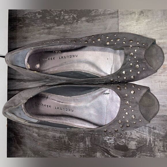 Gray suede and silver stud ballet flats with open toe - Picture 2 of 5